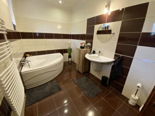 Eladó 110 m²-escsaládi ház Aszód, Berkes utca: 99'900'000 Ft