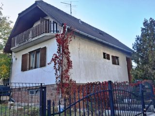 Eladó 120 m²-escsaládi ház Balatonalmádi, Saroktelek: 132'000'000 Ft