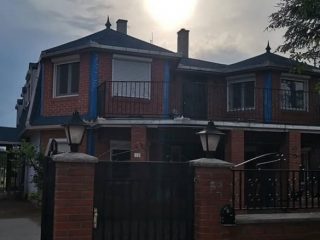 Eladó 310 m²-escsaládi ház Balatonboglár, Családi házas övezet: 150'000'000 Ft