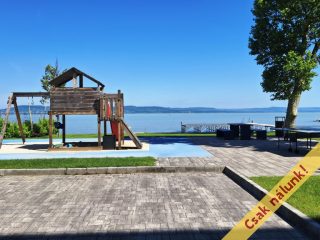 Eladó 59 m²-estársasházi lakás Balatonboglár, Vízpart: 112'500'000 Ft