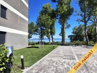 Eladó 59 m²-estársasházi lakás Balatonboglár, Vízpart: 112'500'000 Ft