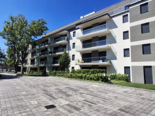 Eladó 71 m²-estársasházi lakás Balatonboglár, Vízpart: 129'500'000 Ft