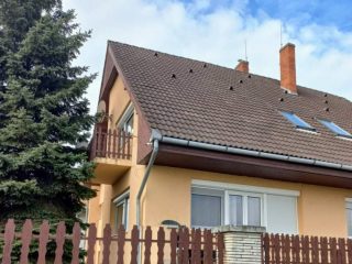 Eladó 320 m²-escsaládi ház Balatonendréd, Balatonendréd utca: 135'000'000 Ft