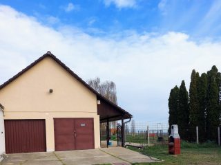 Eladó 320 m²-escsaládi ház Balatonendréd, Balatonendréd utca: 135'000'000 Ft