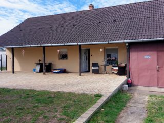 Eladó 320 m²-escsaládi ház Balatonendréd, Balatonendréd utca: 135'000'000 Ft