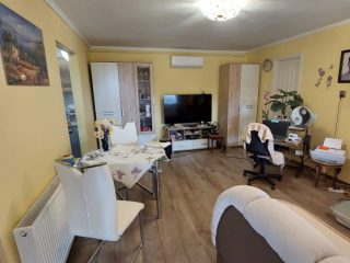 Eladó 320 m²-escsaládi ház Balatonendréd, Balatonendréd utca: 135'000'000 Ft