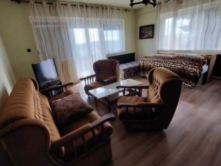 Eladó 320 m²-escsaládi ház Balatonendréd, Balatonendréd utca: 135'000'000 Ft