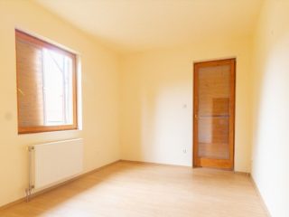 Eladó 250 m²-escsaládi ház Balatonföldvár, Csendes utcában: 139'900'000 Ft