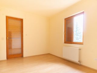 Eladó 250 m²-escsaládi ház Balatonföldvár, Csendes utcában: 139'900'000 Ft