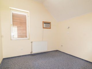 Eladó 250 m²-escsaládi ház Balatonföldvár, Csendes utcában: 139'900'000 Ft