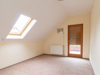 Eladó 250 m²-escsaládi ház Balatonföldvár, Csendes utcában: 139'900'000 Ft