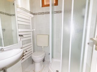 Eladó 250 m²-escsaládi ház Balatonföldvár, Csendes utcában: 139'900'000 Ft