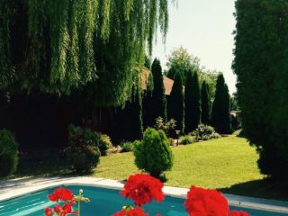 Eladó 250 m²-escsaládi ház Balatonföldvár, Csendes utcában: 139'900'000 Ft