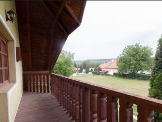 Eladó 325 m²-escsaládi ház Balatonföldvár, Csendes utcában: 149'900'000 Ft