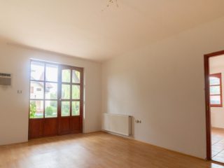 Eladó 325 m²-escsaládi ház Balatonföldvár, Csendes utcában: 149'900'000 Ft