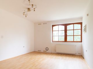 Eladó 325 m²-escsaládi ház Balatonföldvár, Csendes utcában: 149'900'000 Ft