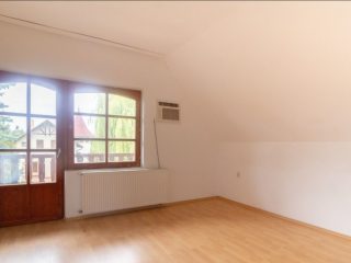 Eladó 325 m²-escsaládi ház Balatonföldvár, Csendes utcában: 149'900'000 Ft