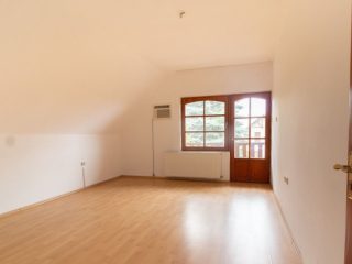 Eladó 325 m²-escsaládi ház Balatonföldvár, Csendes utcában: 149'900'000 Ft