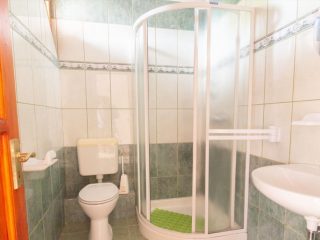 Eladó 325 m²-escsaládi ház Balatonföldvár, Csendes utcában: 149'900'000 Ft