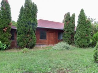 Eladó 325 m²-escsaládi ház Balatonföldvár, Csendes utcában: 149'900'000 Ft