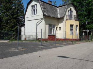 Eladó 300 m²-escsaládi ház Balatonvilágos, Balaton part közeli: 290'000'000 Ft