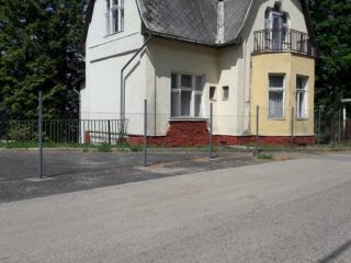 Eladó 300 m²-escsaládi ház Balatonvilágos, Balaton part közeli: 290'000'000 Ft