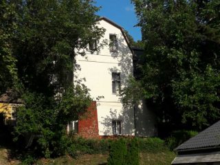 Eladó 300 m²-escsaládi ház Balatonvilágos, Balaton part közeli: 290'000'000 Ft