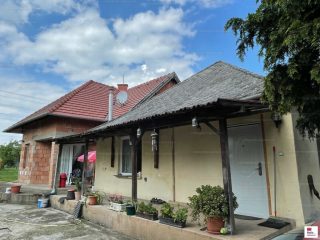 Eladó 155 m²-escsaládi ház Baracska, Virág utca: 98'900'000 Ft