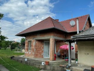 Eladó 155 m²-escsaládi ház Baracska, Virág utca: 98'900'000 Ft