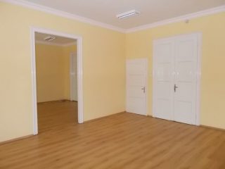 Kiadó 30 m²-esa kategóriás iroda Békéscsaba (Belváros) , Anrássy utca: 100'000 Ft