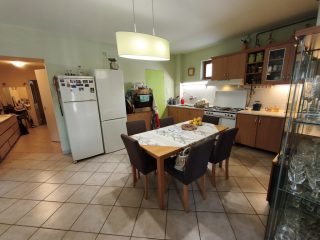 Eladó 130 m²-estársasházi lakás Beloiannisz, Szeptember utca: 62'900'000 Ft