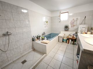 Eladó 130 m²-estársasházi lakás Beloiannisz, Szeptember utca: 62'900'000 Ft