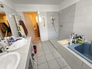 Eladó 130 m²-estársasházi lakás Beloiannisz, Szeptember utca: 62'900'000 Ft