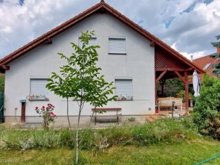 Eladó 240 m²-escsaládi ház Berkenye, Ifjúság útja: 129'900'000 Ft