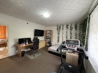 Eladó 115 m²-escsaládi ház Besnyő, Központi utca: 48'500'000 Ft