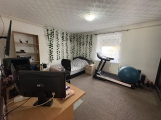 Eladó 115 m²-escsaládi ház Besnyő, Központi utca: 48'500'000 Ft