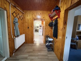 Eladó 115 m²-escsaládi ház Besnyő, Központi utca: 48'500'000 Ft