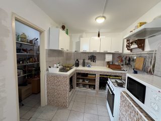Eladó 115 m²-escsaládi ház Besnyő, Központi utca: 48'500'000 Ft