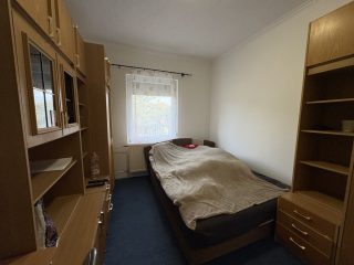 Eladó 115 m²-escsaládi ház Besnyő, Központi utca: 48'500'000 Ft
