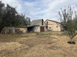Eladó 115 m²-escsaládi ház Besnyő, Központi utca: 48'500'000 Ft
