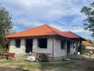 Eladó 155 m²-escsaládi ház Besnyő, Magán utca: 99'900'000 Ft