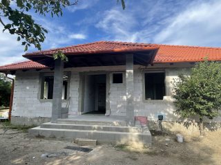 Eladó 155 m²-escsaládi ház Besnyő, Magán utca: 99'900'000 Ft