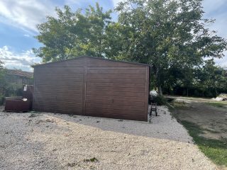 Eladó 155 m²-escsaládi ház Besnyő, Magán utca: 99'900'000 Ft