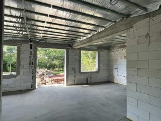 Eladó 155 m²-escsaládi ház Besnyő, Magán utca: 99'900'000 Ft