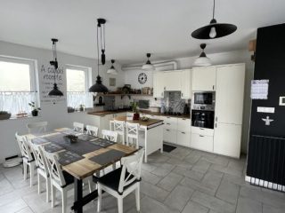 Eladó 285 m²-escsaládi ház Biatorbágy, Szabadság utca: 285'000'000 Ft