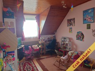 Eladó 211 m²-escsaládi ház Bodajk, Petőfi Sándor utca: 76'000'000 Ft