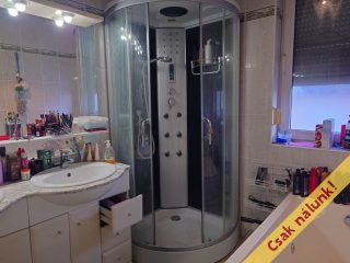 Eladó 188 m²-escsaládi ház Bodajk, Petőfi Sándor utca: 120'000'000 Ft