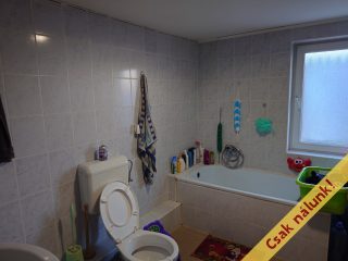 Eladó 188 m²-escsaládi ház Bodajk, Petőfi Sándor utca: 120'000'000 Ft