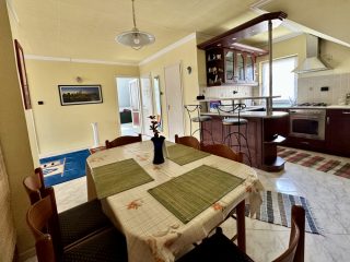 Eladó 210 m²-escsaládi ház Budakalász (Budakalász) , Budakalász: 179'000'000 Ft