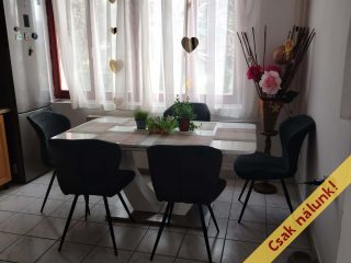 Eladó 240 m²-escsaládi ház Budakeszi, Barackvirág utca: 219'000'000 Ft